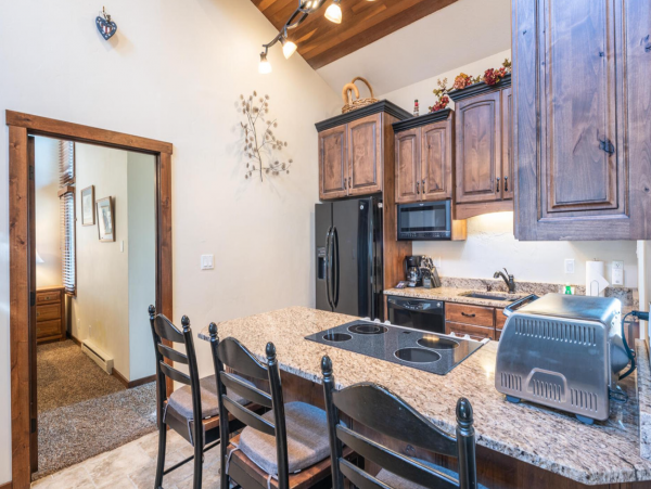 Walk to lift Vacation Condo Three Bedroom in Park City